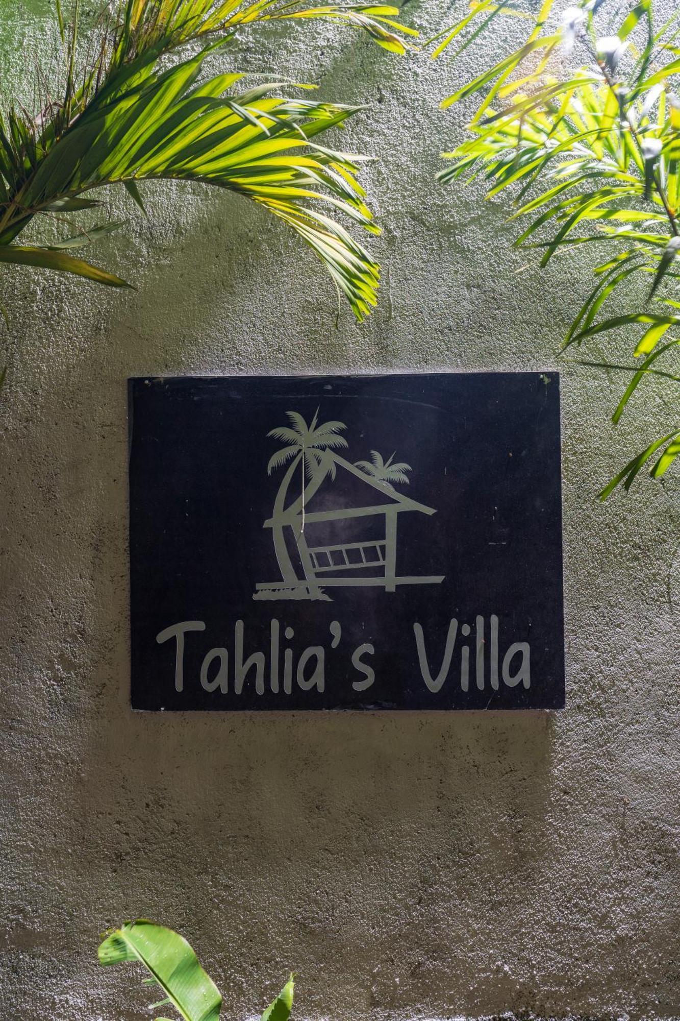 Tahlia'S Villa Sorongjukung Ngoại thất bức ảnh