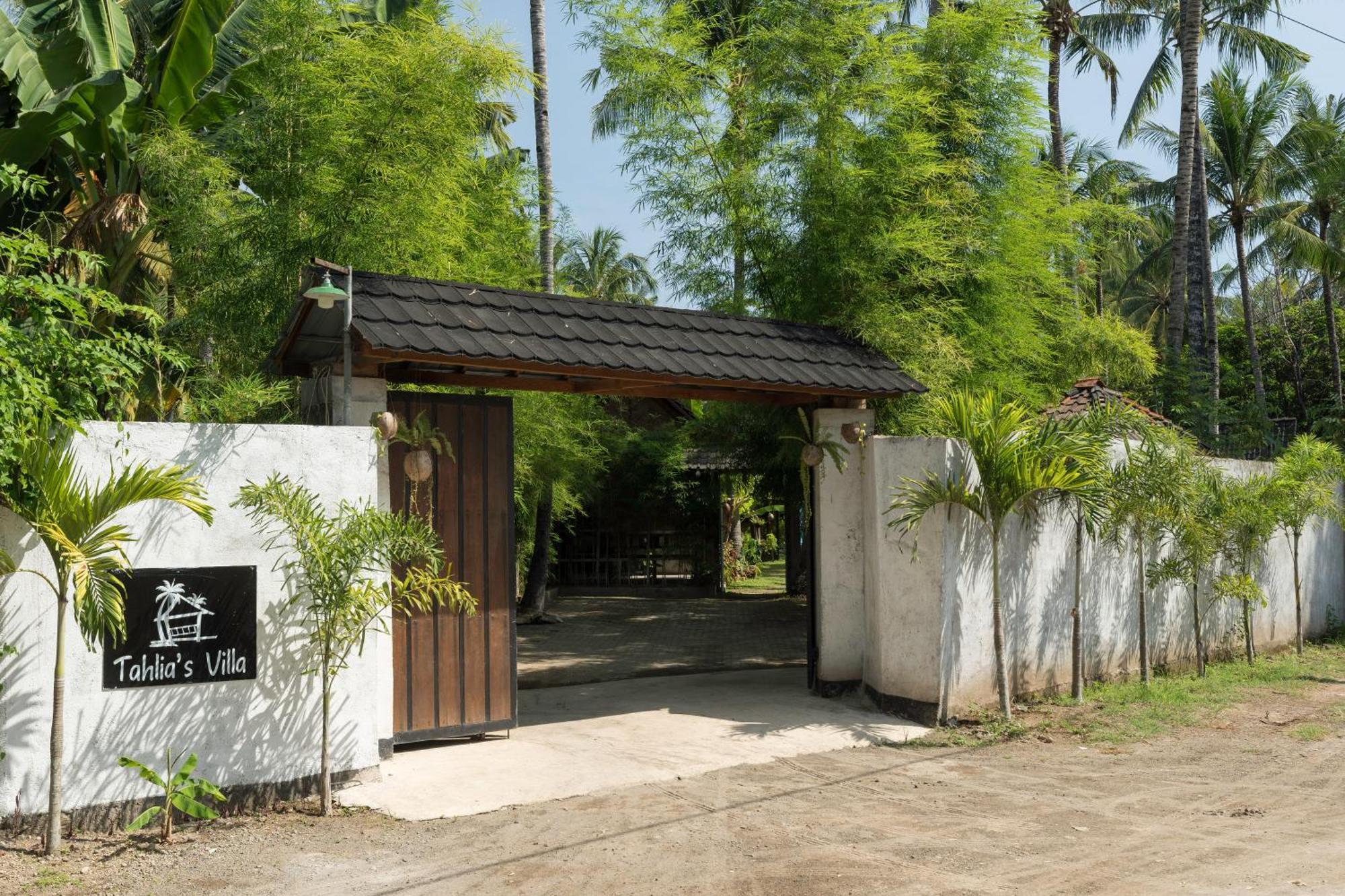 Tahlia'S Villa Sorongjukung Ngoại thất bức ảnh