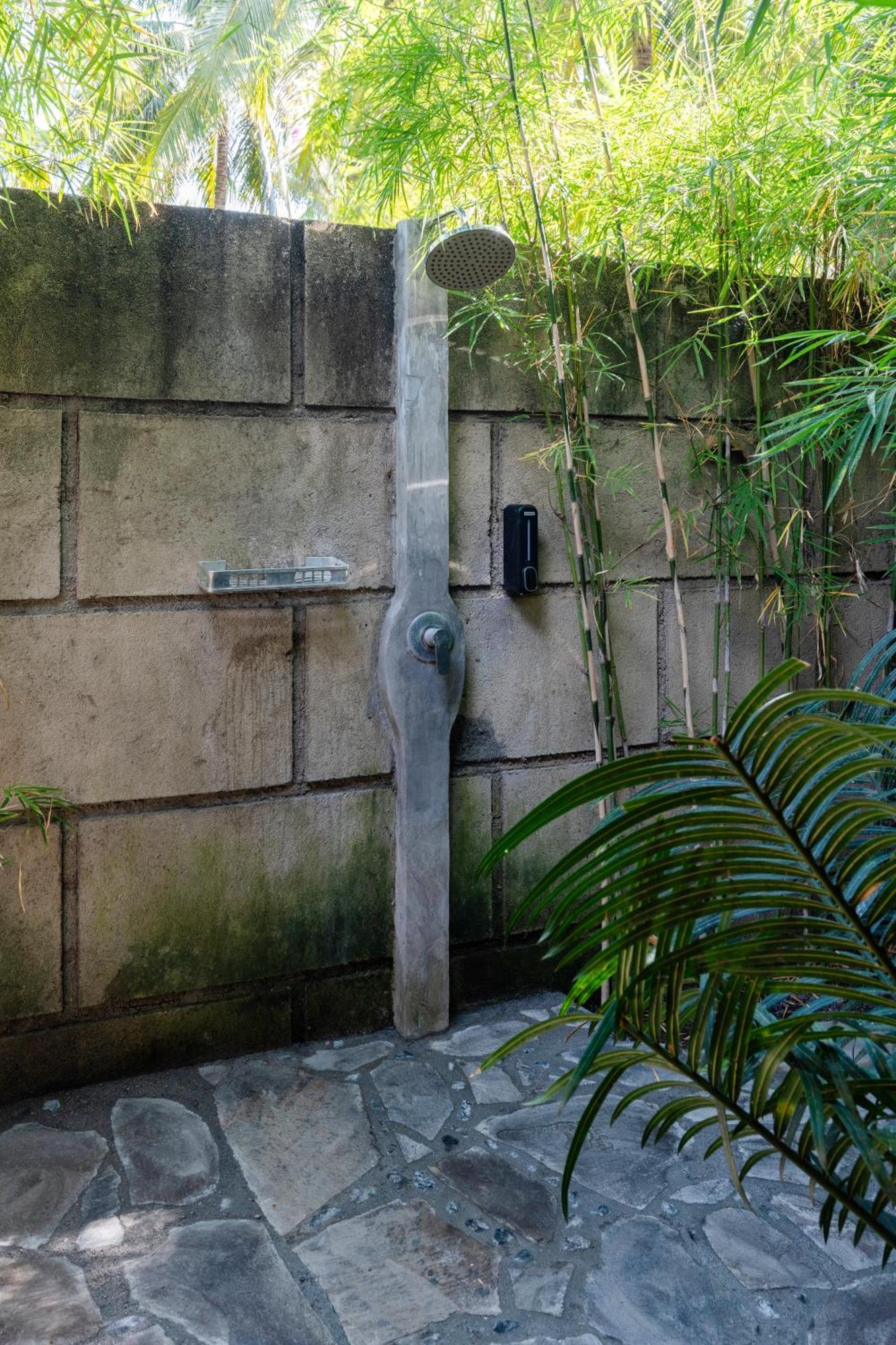 Tahlia'S Villa Sorongjukung Ngoại thất bức ảnh