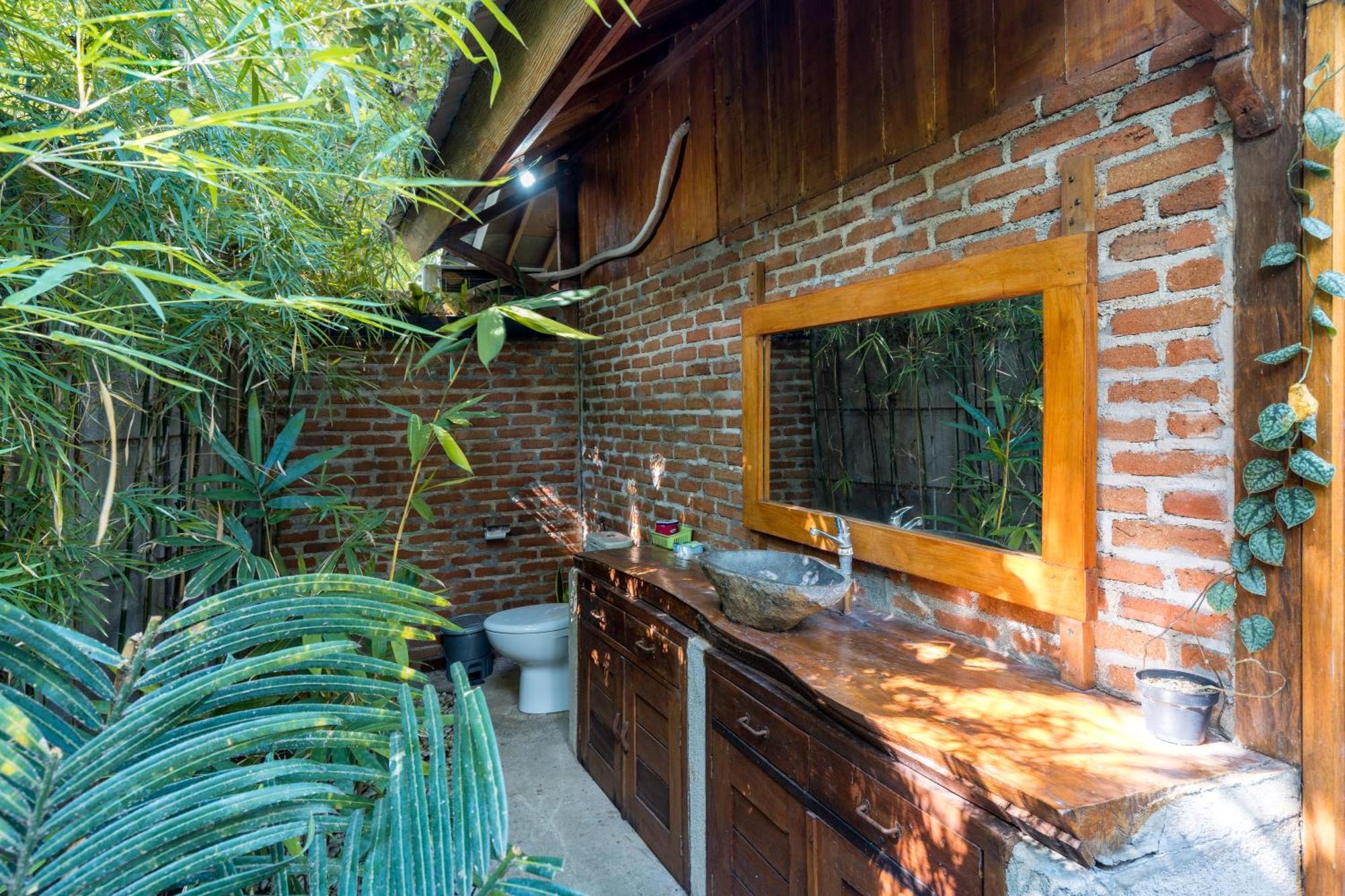 Tahlia'S Villa Sorongjukung Ngoại thất bức ảnh